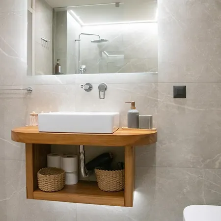 Luxury Modern Near Acropolis Apartment *